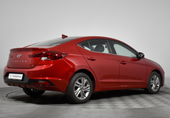 Подержанный автомобиль Hyundai Elantra Sedan 2019 года (5 фото)