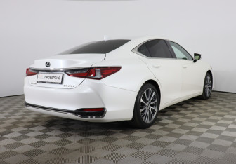 Подержанный автомобиль Lexus ES 2018 года (5 фото)