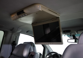 Подержанный автомобиль Mercedes-Benz Viano 2012 года (22 фото)