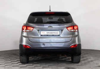Подержанный автомобиль Hyundai ix35 2012 года (6 фото)