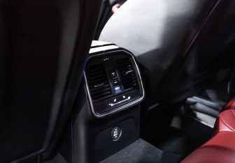Подержанный автомобиль Porsche Macan 2017 года (19 фото)