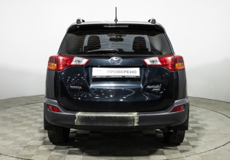 Подержанный автомобиль Toyota RAV4 2014 года (6 фото)