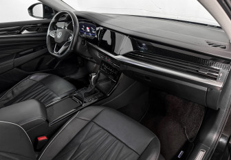 Подержанный автомобиль Volkswagen Passat Sedan 2023 года (15 фото)