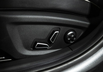 Подержанный автомобиль Changan UNI-V 2023 года (17 фото)