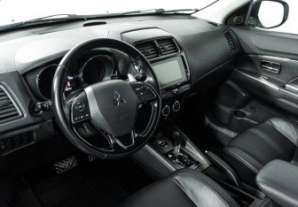 Подержанный автомобиль Mitsubishi ASX 2018 года (11 фото)
