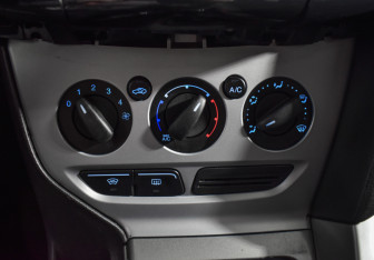 Подержанный автомобиль Ford Focus Sedan 2012 года (15 фото)