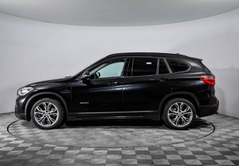 Подержанный автомобиль BMW X1 2017 года (8 фото)