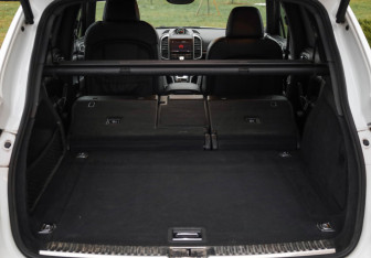 Подержанный автомобиль Porsche Cayenne 2014 года (40 фото)