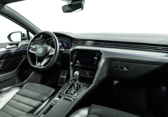 Подержанный автомобиль Volkswagen Passat Sedan 2021 года (9 фото)