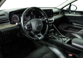 Подержанный автомобиль Kia K5 2020 года (11 фото)