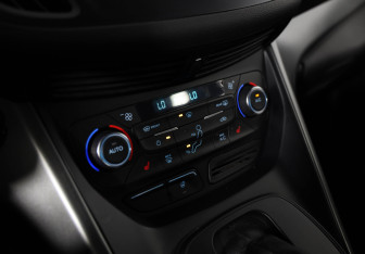 Подержанный автомобиль Ford Kuga 2017 года (15 фото)