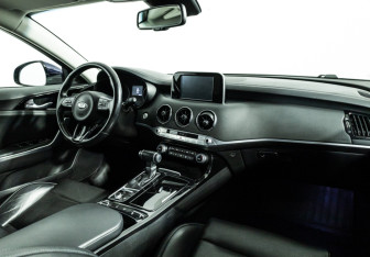 Подержанный автомобиль Kia Stinger 2019 года (9 фото)
