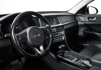 Подержанный автомобиль Kia Optima Sedan 2017 года (9 фото)