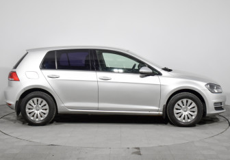 Подержанный автомобиль Volkswagen Golf Hatchback 2013 года (4 фото)