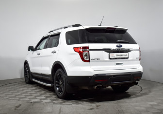 Подержанный автомобиль Ford Explorer 2013 года (7 фото)
