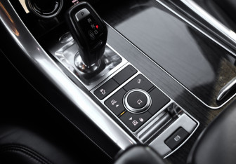 Подержанный автомобиль Land Rover Range Rover Sport 2018 года (24 фото)