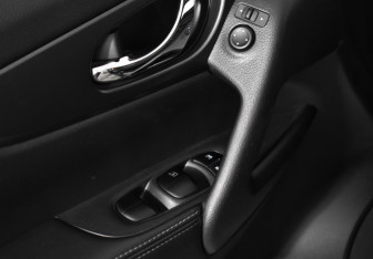 Подержанный автомобиль Nissan X-Trail 2017 года (10 фото)