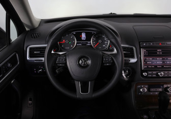 Подержанный автомобиль Volkswagen Touareg 2016 года (9 фото)