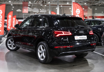 Подержанный автомобиль Audi Q5 2018 года (13 фото)
