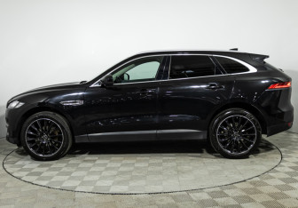 Подержанный автомобиль Jaguar F-Pace 2019 года (8 фото)