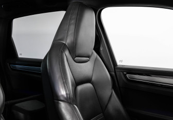 Подержанный автомобиль Porsche Cayenne 2018 года (31 фото)