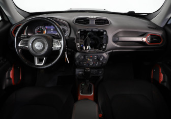 Подержанный автомобиль Jeep Grand Cherokee 2011 года (9 фото)