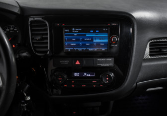 Подержанный автомобиль Mitsubishi Outlander 2018 года (16 фото)