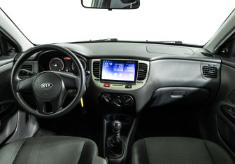 Подержанный автомобиль Kia Rio Sedan 2011 года (13 фото)