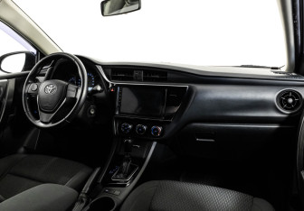 Подержанный автомобиль Toyota Corolla Sedan 2018 года (9 фото)