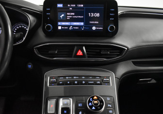 Подержанный автомобиль Hyundai Santa Fe 2022 года (18 фото)