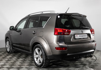 Подержанный автомобиль Peugeot 4007 2012 года (7 фото)