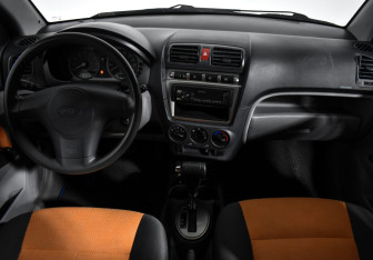 Подержанный автомобиль Kia Picanto 2007 года (11 фото)