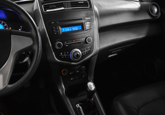 Подержанный автомобиль Lifan X60 2017 года (18 фото)