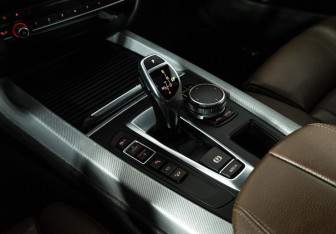 Подержанный автомобиль BMW X5 2017 года (24 фото)