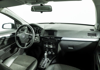 Подержанный автомобиль Opel Astra Hatchback 2007 года (9 фото)