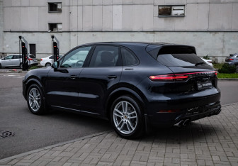Подержанный автомобиль Porsche Cayenne 2019 года (7 фото)