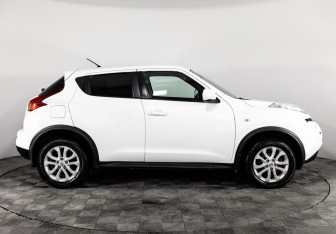 Подержанный автомобиль Nissan Juke 2012 года (4 фото)