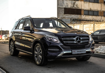Подержанный автомобиль Mercedes-Benz GLE 2015 года (4 фото)