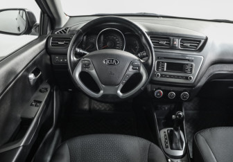 Подержанный автомобиль Kia Rio Sedan 2015 года (11 фото)