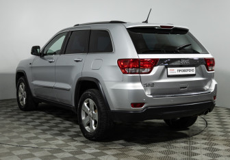 Подержанный автомобиль Jeep Grand Cherokee 2012 года (7 фото)