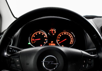 Подержанный автомобиль Opel Antara 2013 года (14 фото)