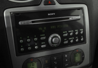 Подержанный автомобиль Ford Focus Hatchback 2006 года (13 фото)