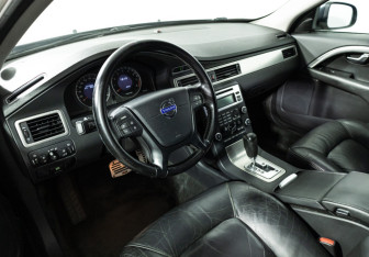 Подержанный автомобиль Volvo S80 2010 года (11 фото)