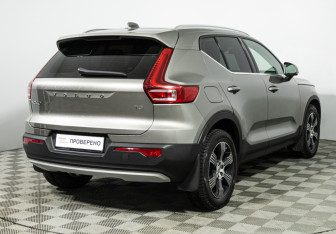 Подержанный автомобиль Volvo XC40 2021 года (5 фото)