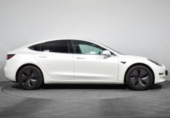 Подержанный автомобиль Tesla Model 3 2019 года (4 фото)