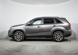Подержанный автомобиль Kia Sorento 2014 года (8 фото)