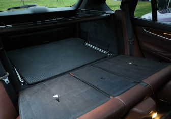 Подержанный автомобиль BMW X5 M 2015 года (32 фото)