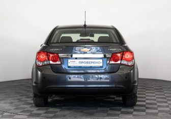 Подержанный автомобиль Chevrolet Cruze Sedan 2011 года (6 фото)