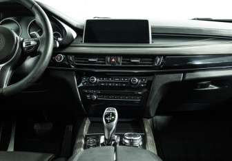 Подержанный автомобиль BMW X5 2015 года (14 фото)