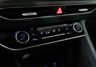 Подержанный автомобиль Hyundai Sonata 2020 года (16 фото)